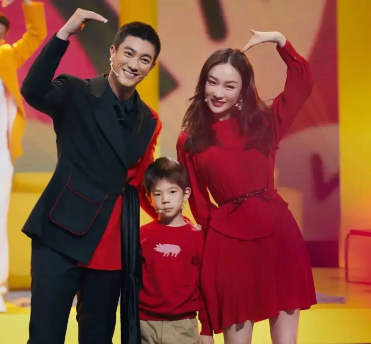 9岁嗯哼被疑患腺样体面容 霍思燕亲上线揭真相