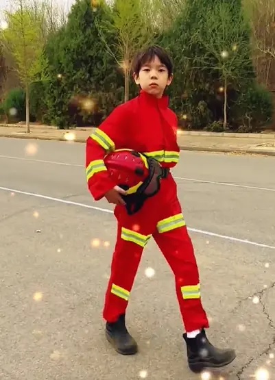 9岁嗯哼被疑患腺样体面容 霍思燕亲上线揭真相