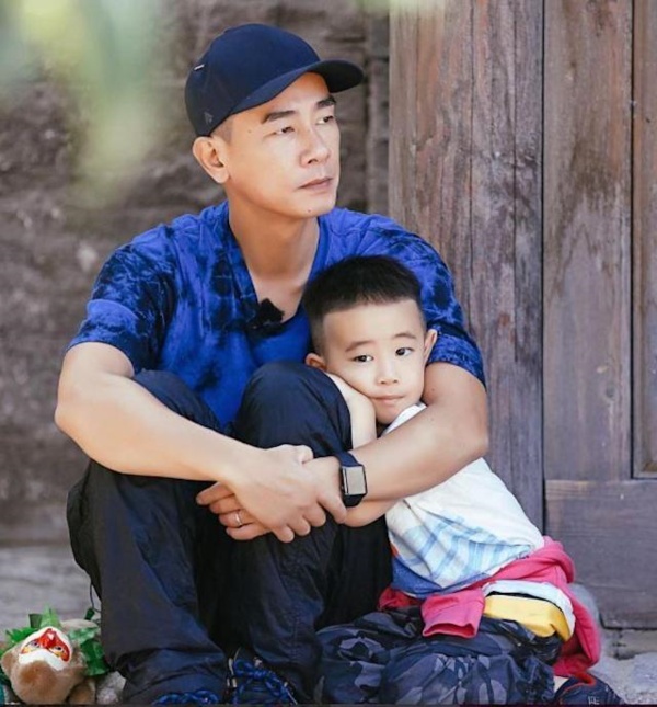 9岁Jasper奶音消失 暴风长高成小帅哥