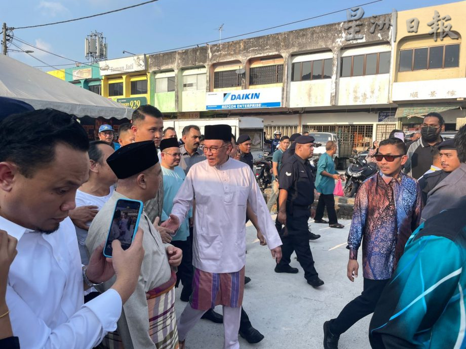 Ayor还是ayaq? 安华回选区访市集有笑点