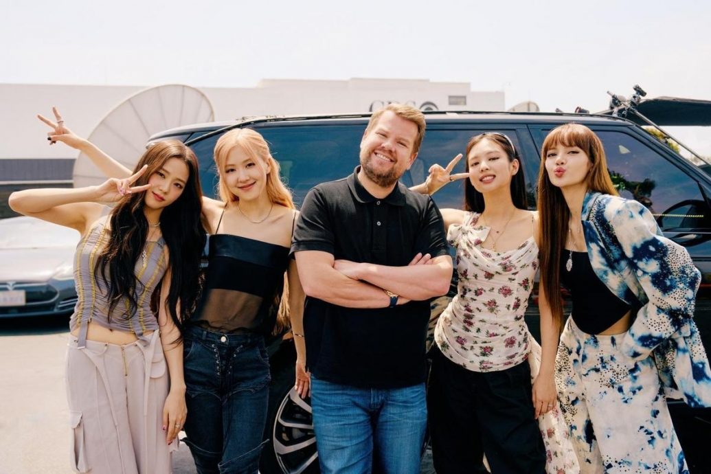 BLACKPINK登《Carpool Karaoke》 占士柯登嗨到比中指