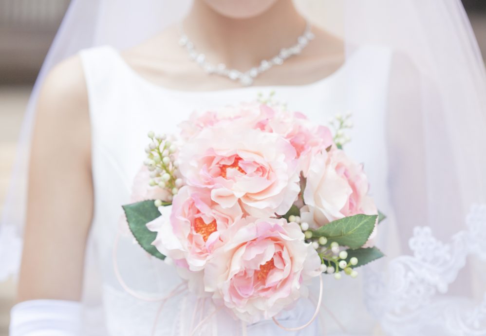 “她才30岁就有白发” 准新娘:很担心破坏我为她选的伴娘裙