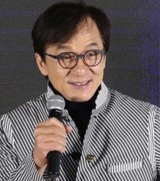 “很高兴和这幺烂演员合作” 成龙宣传语出惊人