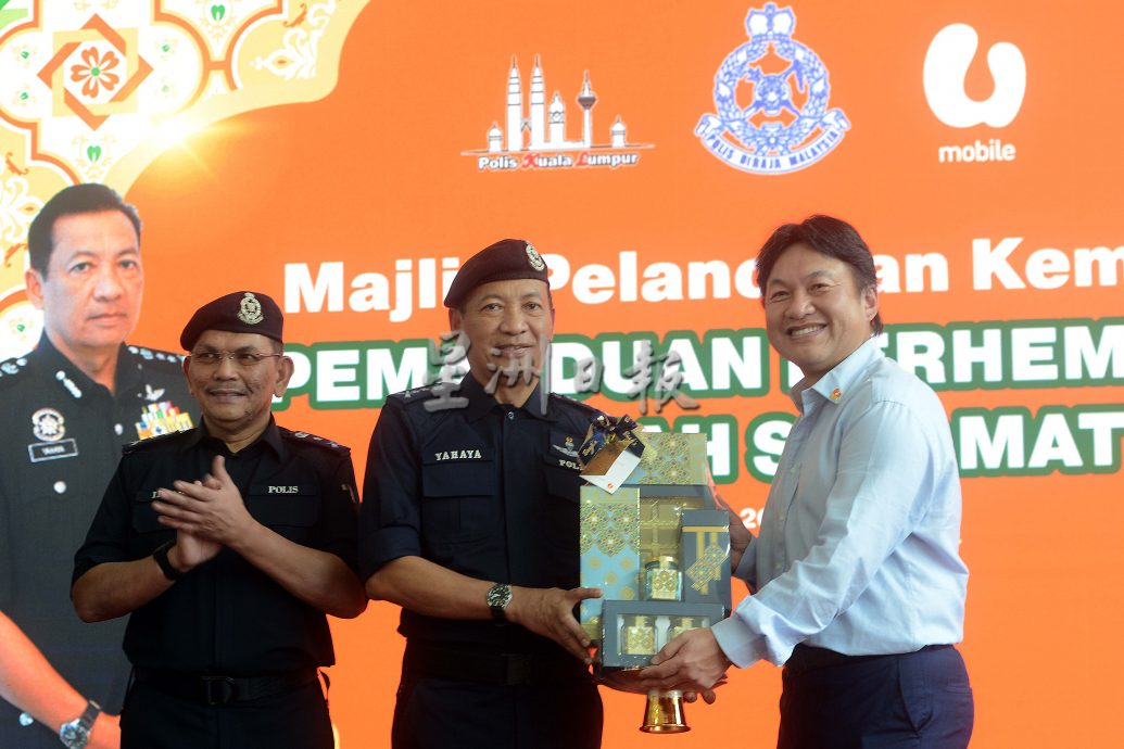 “有礼驾驶,安全到家”活动推介礼·提醒民众注意交通安全