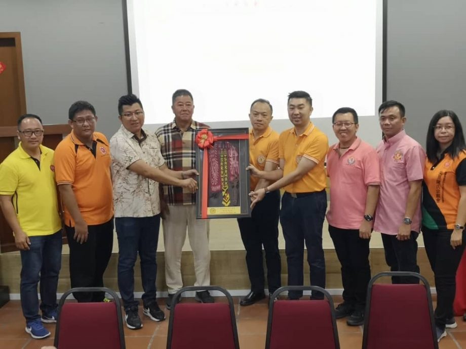 东马陈总青联委会组团 访隆雪宗会巩固宗谊