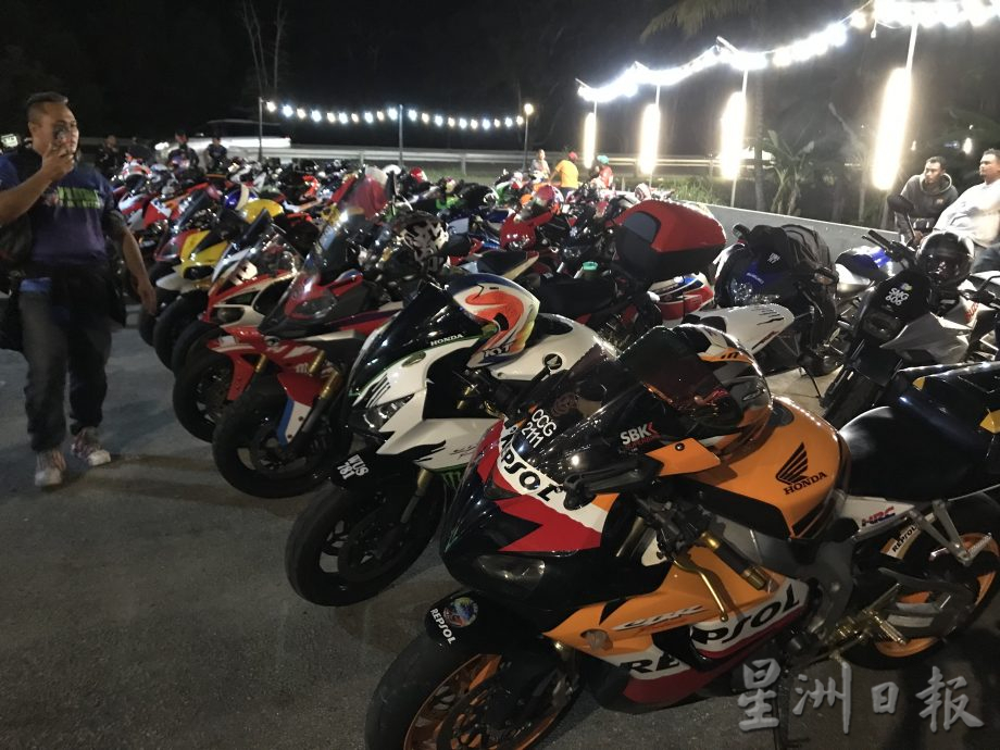 ★请上网 :100辆超级摩托车浩浩荡荡来到江沙送爱心与弱势群体一同开斋