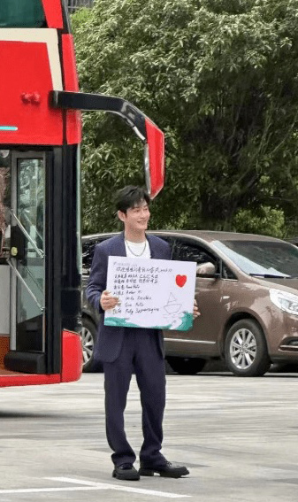 《乘风2023》开录 黄晓明身材比例遭调侃