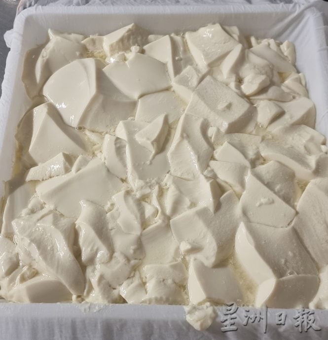 【它的诞生】:4月5日见报/封底主文/70年传承三代 一线生产豆浆豆花豆腐