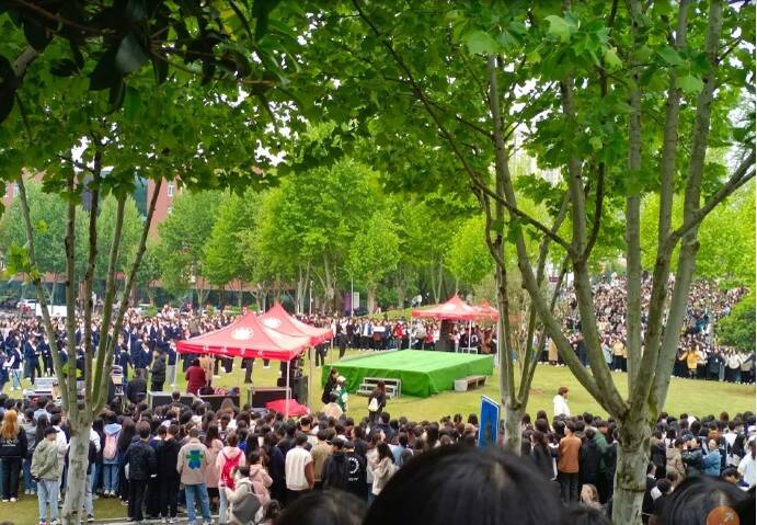 上千学生受冻2小时白等 刘畊宏被轰“滚出信阳”