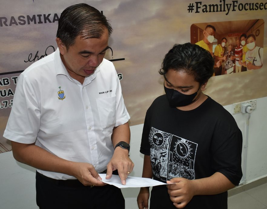 不能留（全国版）暖势力- 辍学4年返校，第一年考取全级第三名