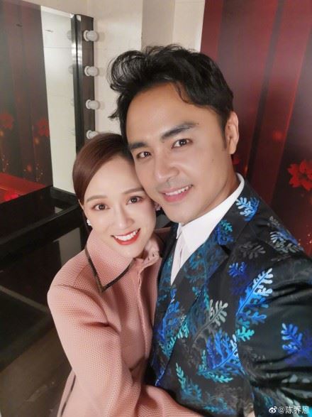 与明道聚会亲密画面曝光 陈乔恩被酸发际线上移