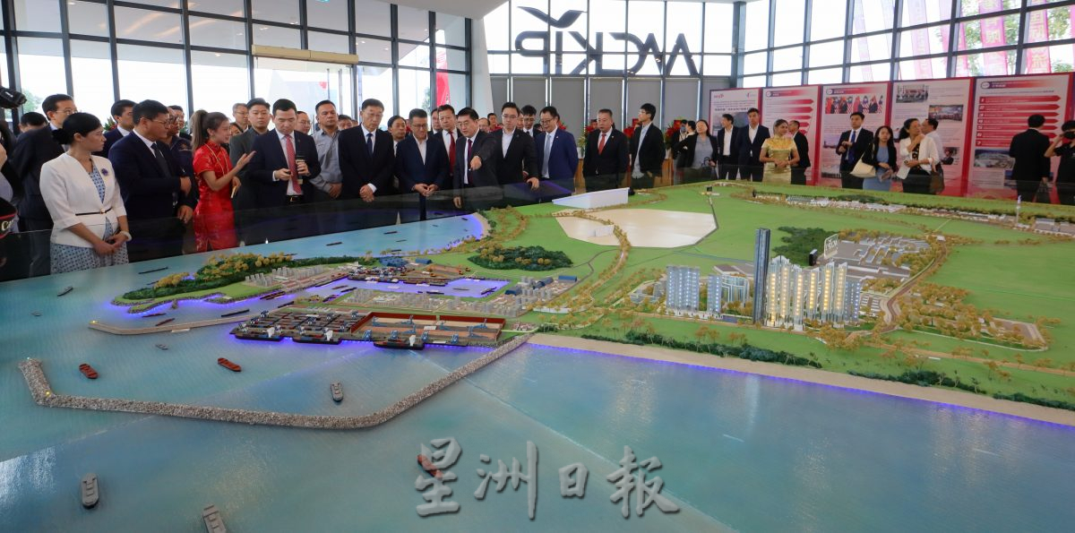 东01:商贾认同马中双园模式可带动关丹经济及产业发展。