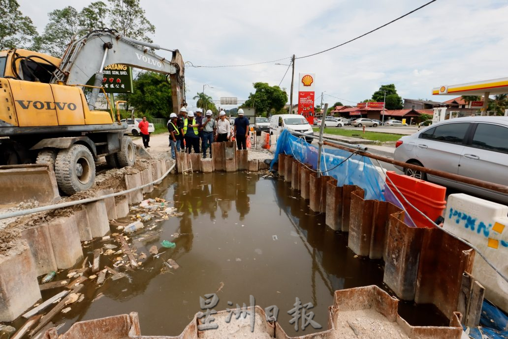东01:沈春祥巡视直落丝丝路维修工程结束并恢复通车