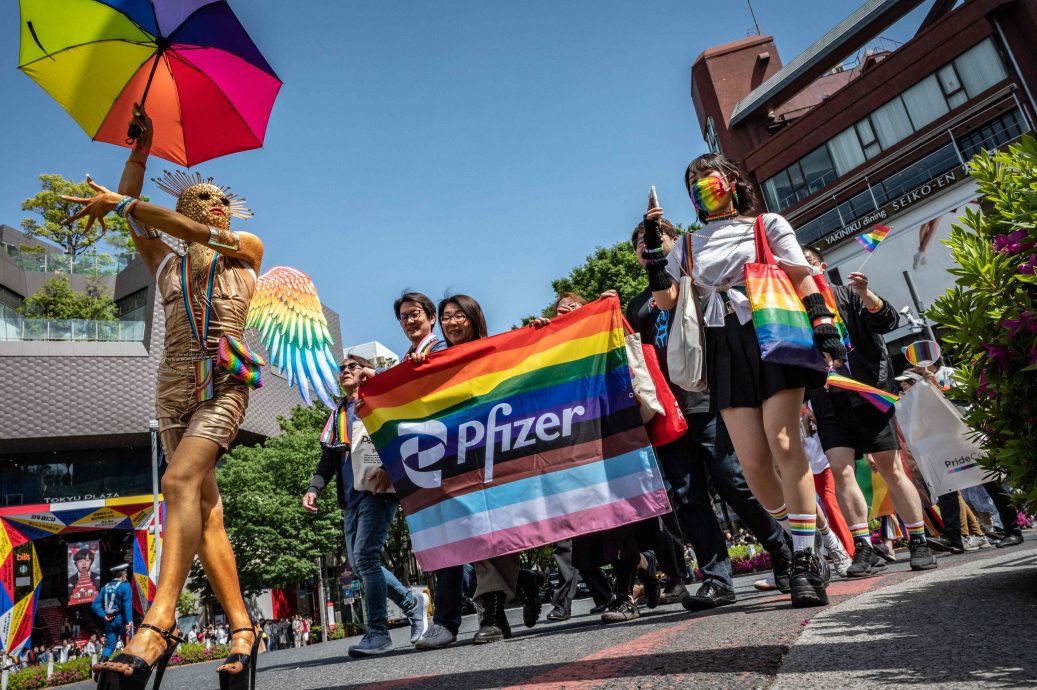 东京同志大游行万人走上街头 要求政府承认同婚合法