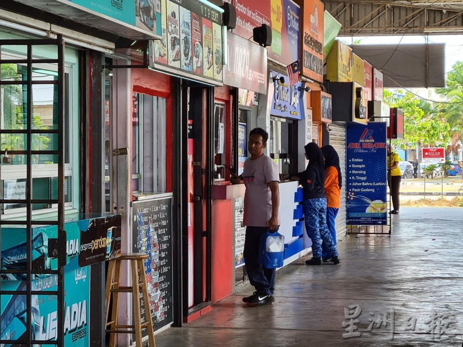 东:佳节返丹长途巴士票售罄。