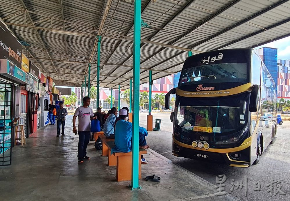 东:佳节返丹长途巴士票售罄。