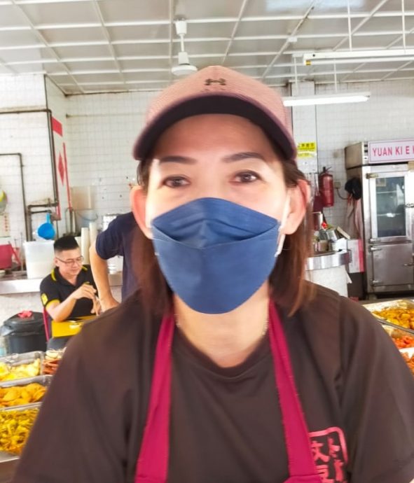 东:不少民众坚持戴口罩