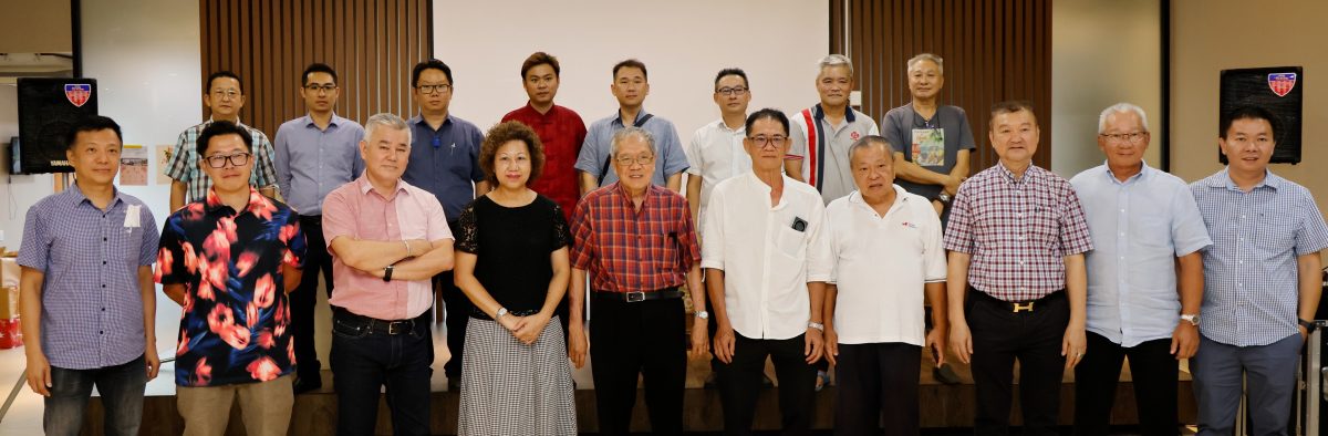 东：关丹中总改选提名截止。