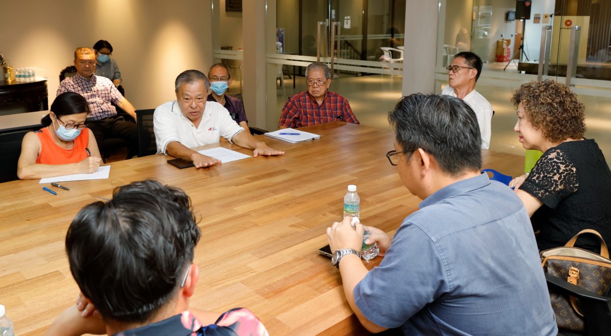 东：关丹中总改选提名截止。