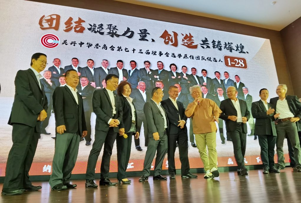 东：关丹中总选举 原任团队设宴造势 800人出席 