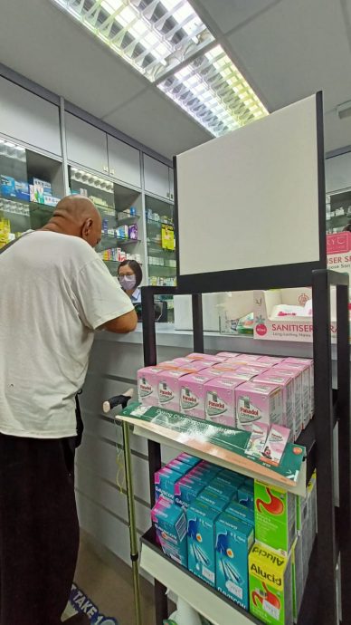 东：天气炎热和开斋节到来，药剂行消署解热药物和防疫用品需求增。