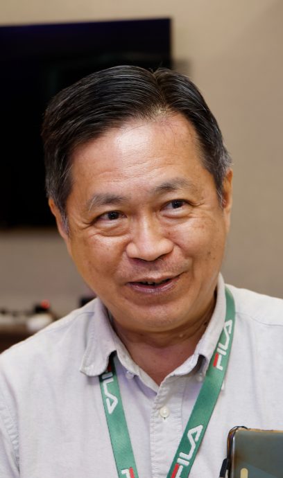 东:彭州商民认为,招牌需有与国文字同等规格或更大的政策不合理,且存在违宪嫌疑