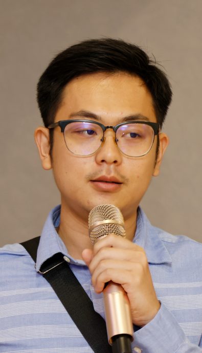 东:彭州商民认为,招牌需有与国文字同等规格或更大的政策不合理,且存在违宪嫌疑