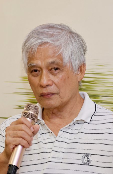 东:彭州商民认为,招牌需有与国文字同等规格或更大的政策不合理,且存在违宪嫌疑