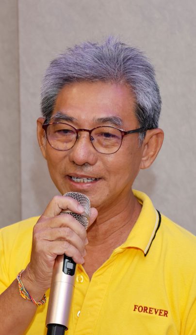 东:彭州商民认为,招牌需有与国文字同等规格或更大的政策不合理,且存在违宪嫌疑
