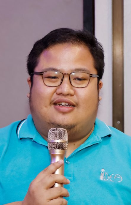 东:彭州商民认为,招牌需有与国文字同等规格或更大的政策不合理,且存在违宪嫌疑
