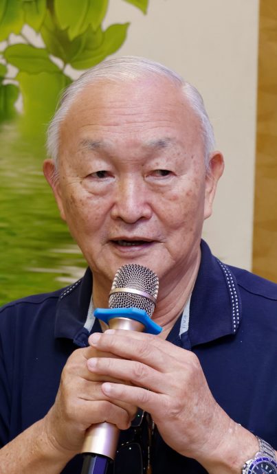 东:彭州商民认为,招牌需有与国文字同等规格或更大的政策不合理,且存在违宪嫌疑