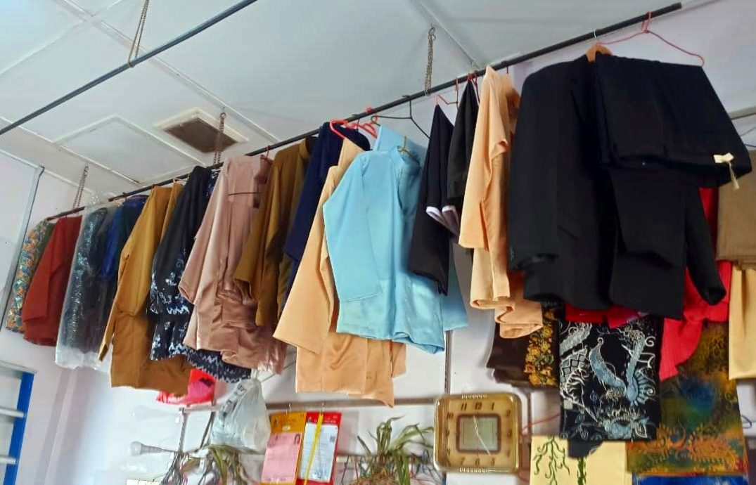 东:斋戒月裁缝店忙制衣修衣