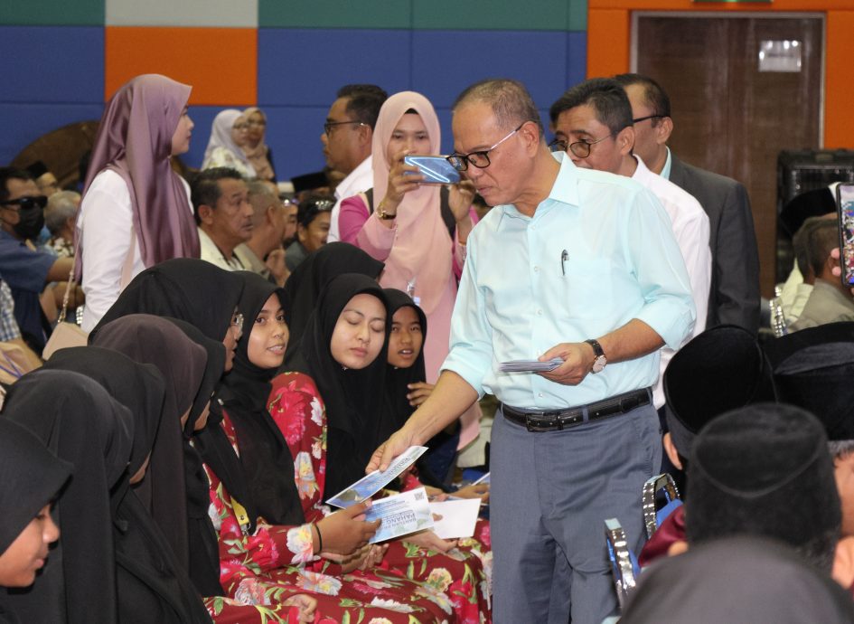 东:旺罗斯迪: 彭亨州反跳槽法案讨论结果正面