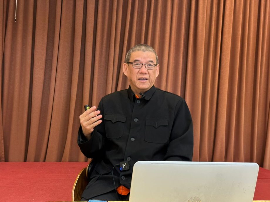 东:法情学堂“为什么我们坚持学母语”线上讲座会,欢迎报名聆听。