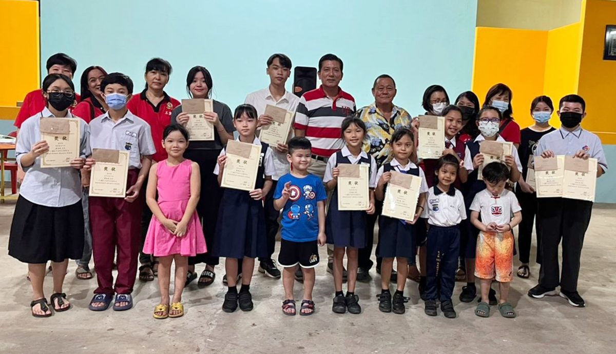 东:甘孟中华商会改选,原任署理会长徐祥强接棒会长职。