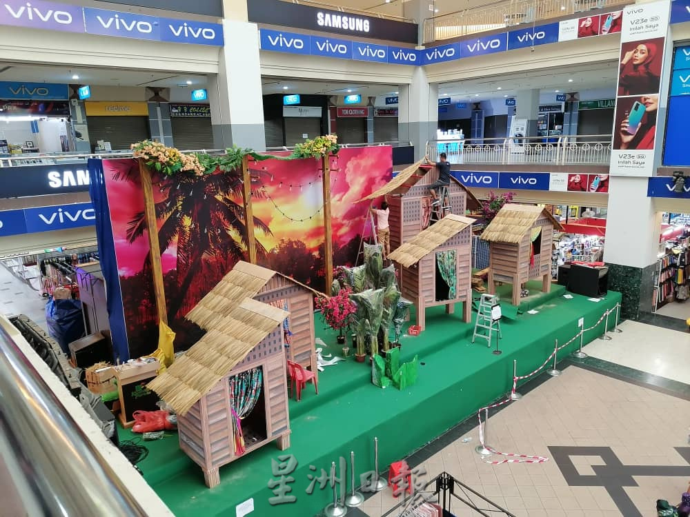 东:简朴设计营造佳节气息,关丹商场新装饰迎接开斋节。