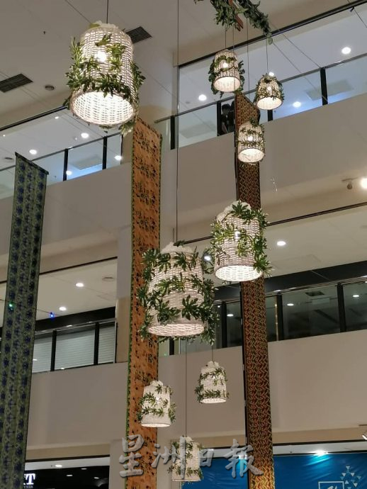 东:简朴设计营造佳节气息,关丹商场新装饰迎接开斋节。