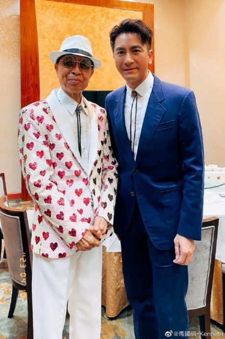 中国登台被大妈围攻惹议 马国明狂收红包遭嫌掉价