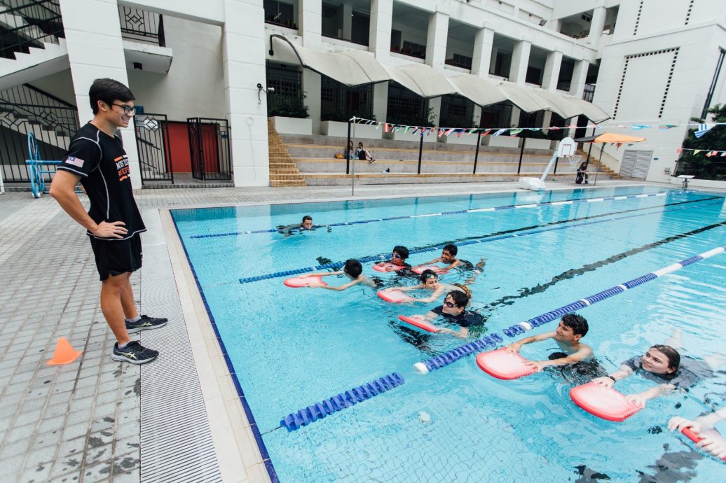 青年泳将勇闯“自闭枷锁”