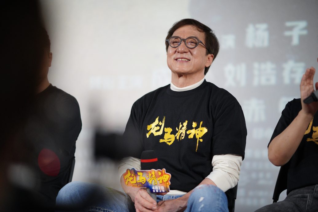 举例易烊千玺获资本捧钱 成龙踩雷触怒粉丝遭围剿