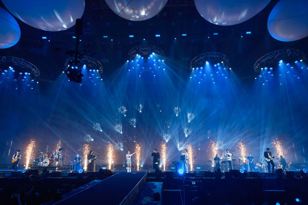 五月天现身小巨蛋挺告五人!阿信骂骗子还问“可不可以退钱”