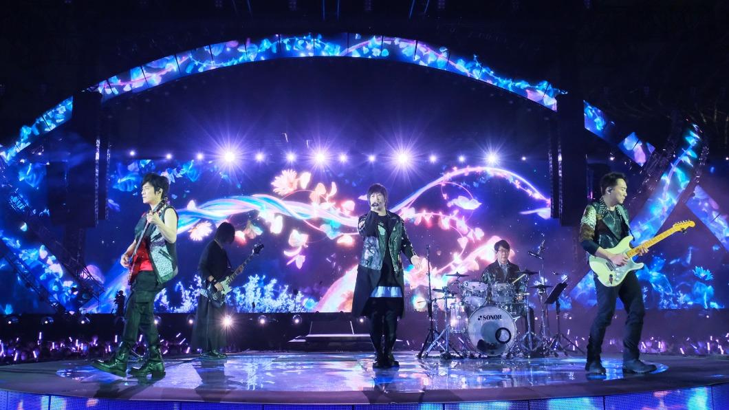 五迷看完演唱会昏倒没心跳  五月天关切慰问