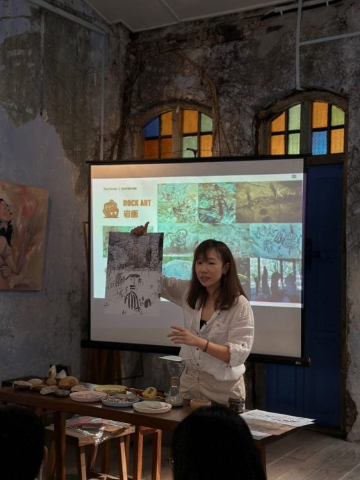 人物岩画守护者苏招月/追寻岩画深邃之美与文明足迹