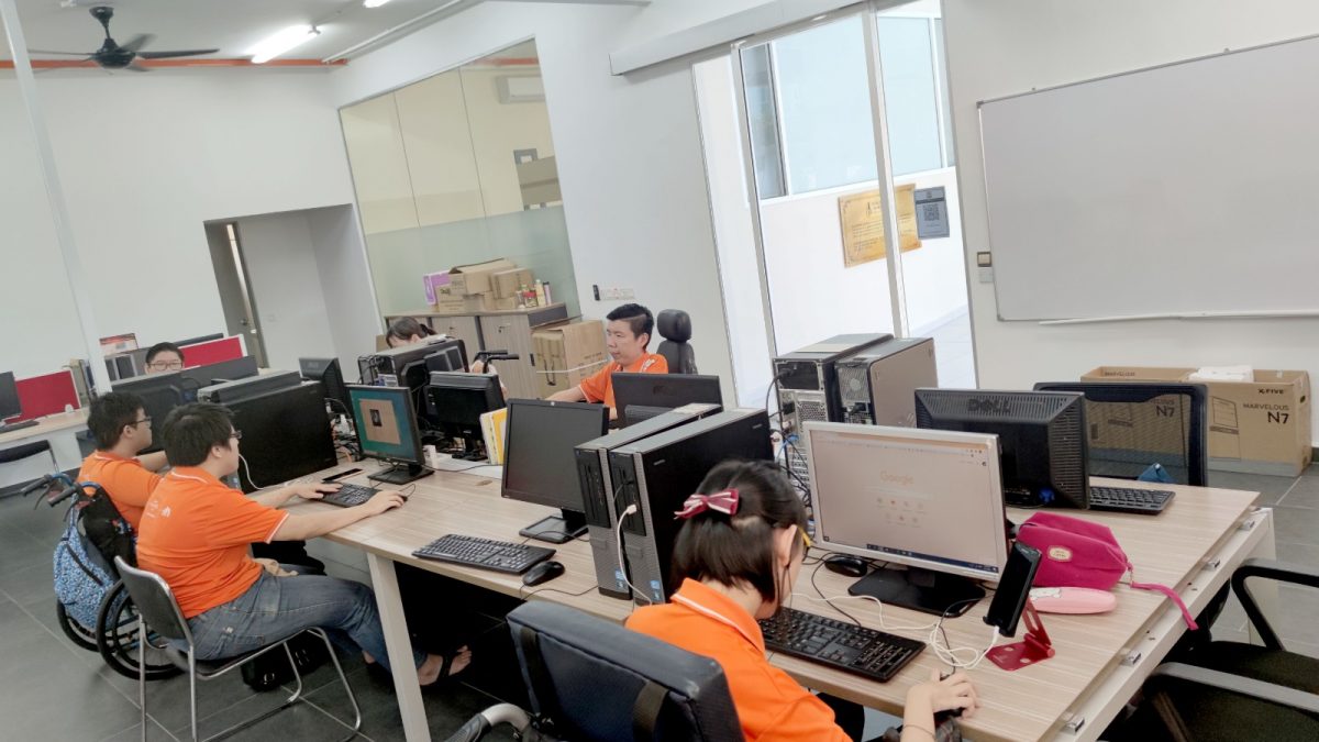 免费电脑课助身障朋友融入社会