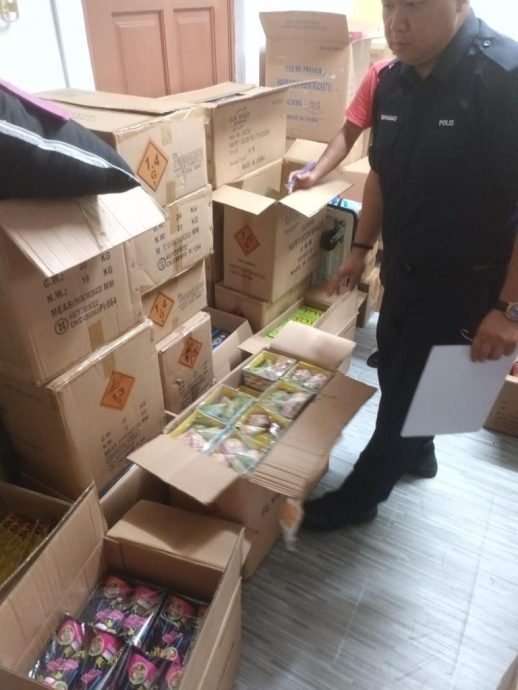 住家非法藏6万令吉炮竹·女屋主落网 