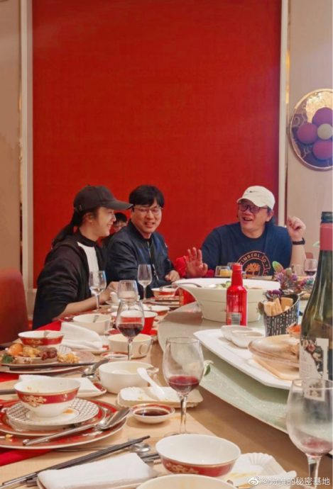 偕导演老公回乡祭祖 汤唯被指小腹微凸疑有孕