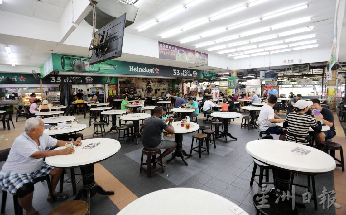 食阁免费送茶水给乐龄人士