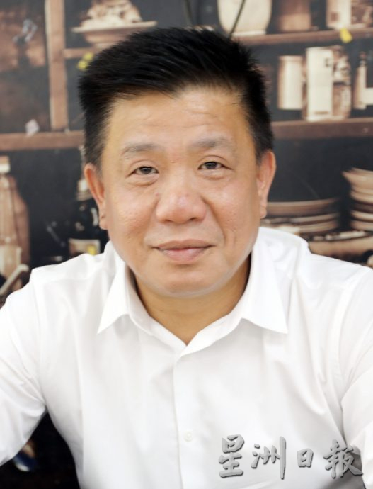 食阁免费送茶水给乐龄人士