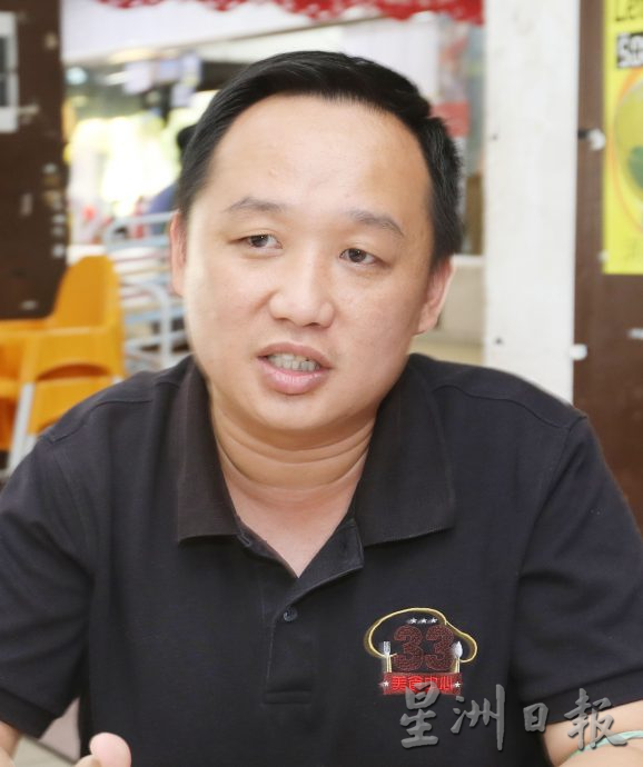 食阁免费送茶水给乐龄人士