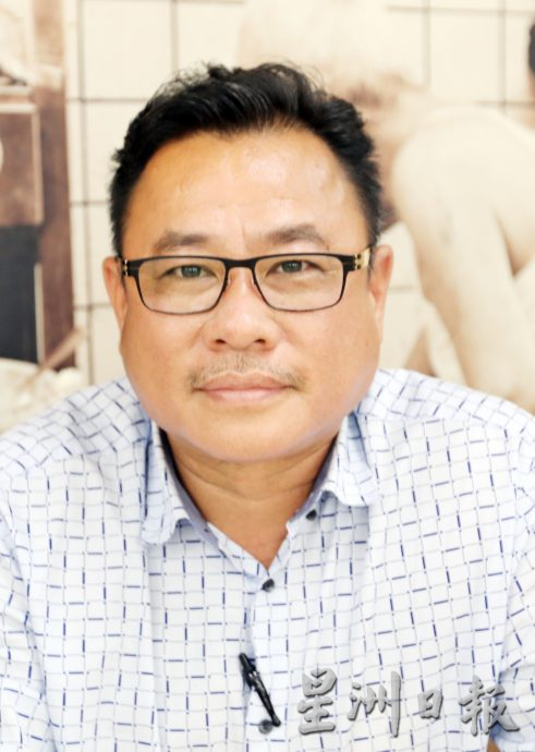 食阁免费送茶水给乐龄人士